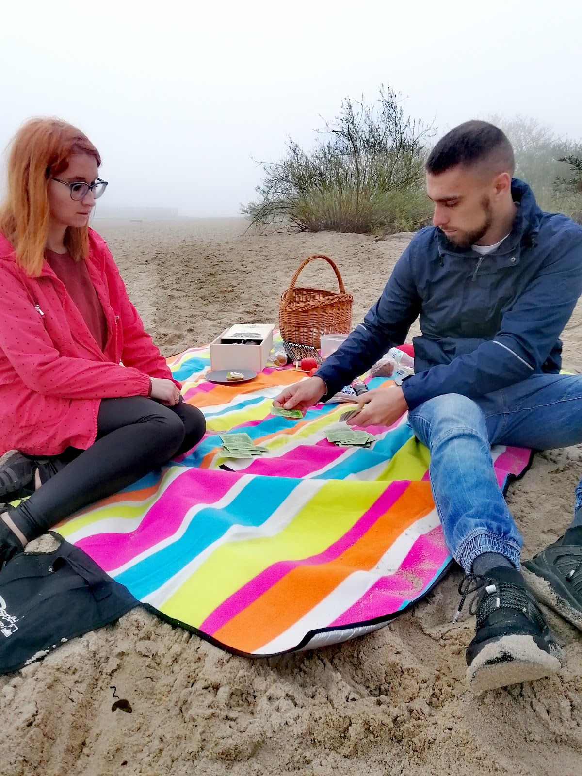 Majówka po swojemu - piknik we dwoje na plaży